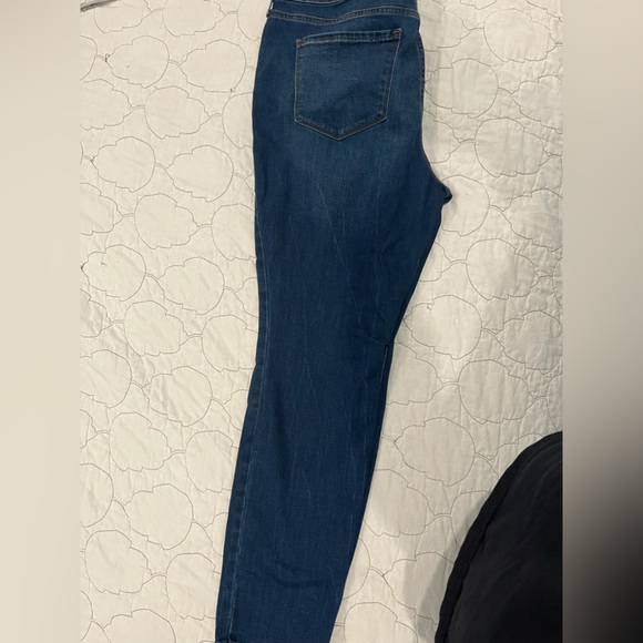 Old Navy Mid Rise Skinny Ankle Pop Icon - Picture 3 of 3